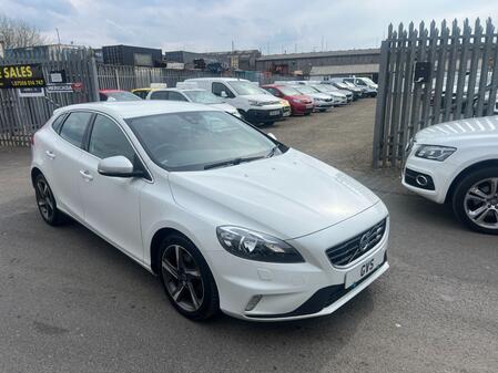 VOLVO V40 2016