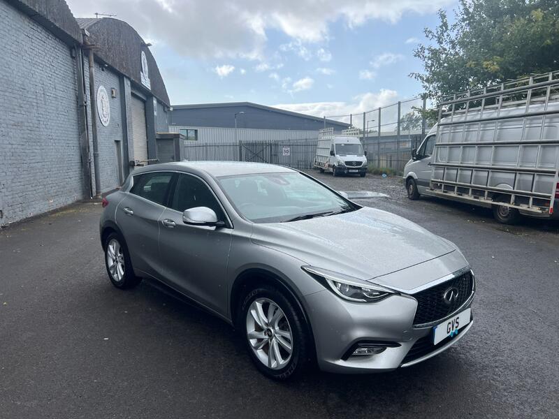 INFINITI Q30 1.5 d SE